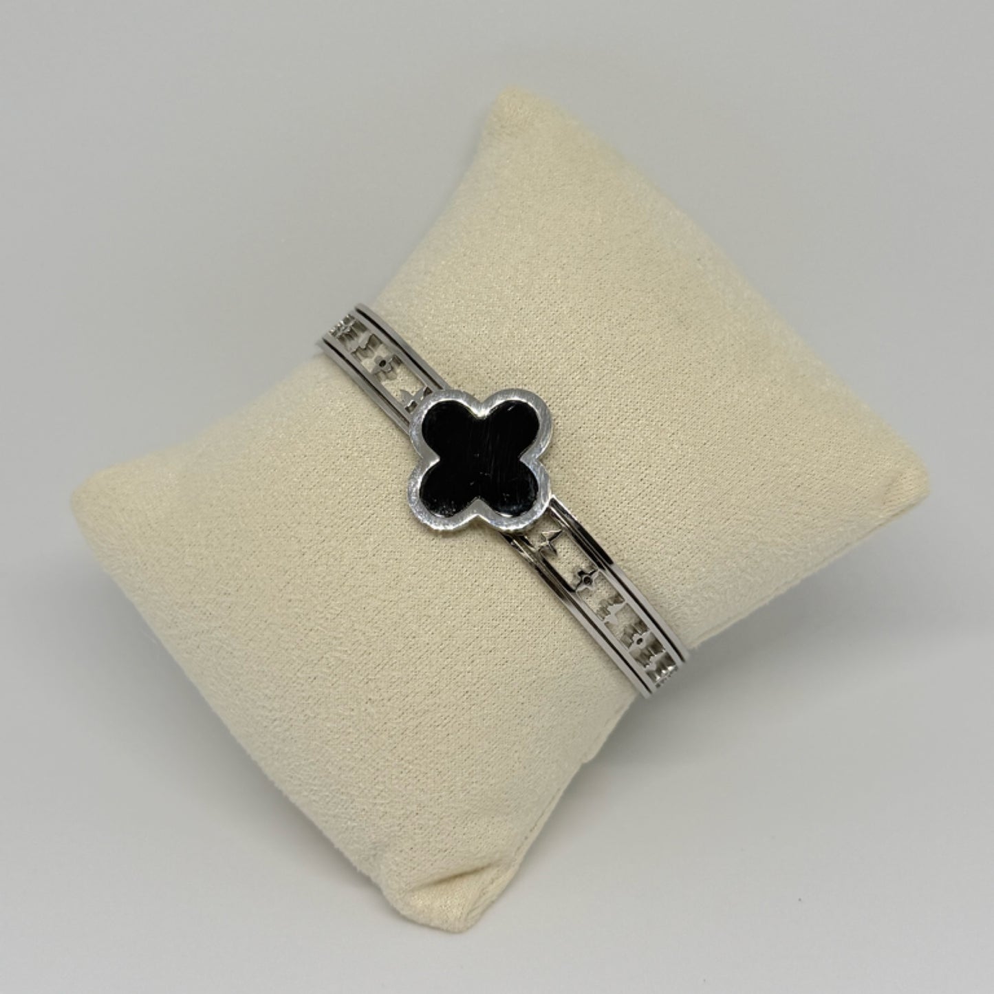 Black clover bangle silver