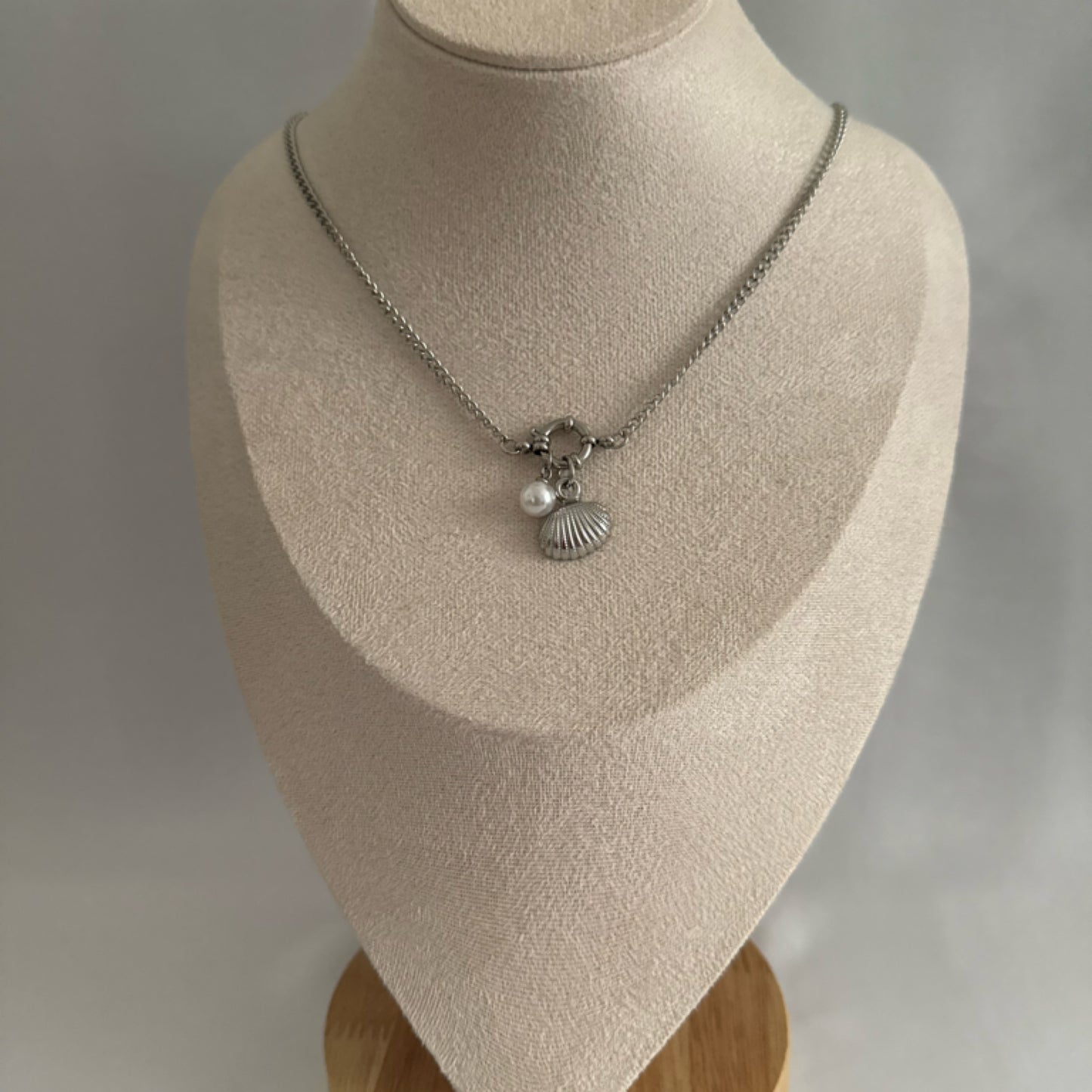 Pearl shell charm necklace silver