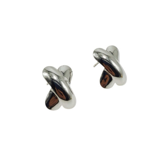 Kiss stud earrings silver