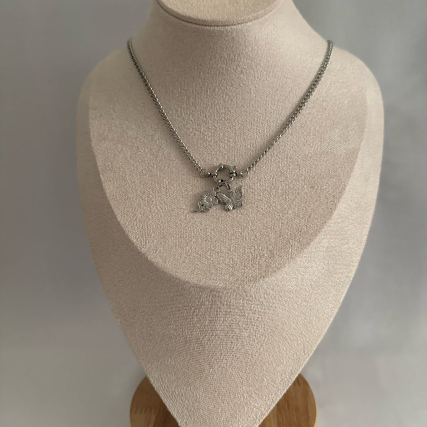 Flower charm necklace silver