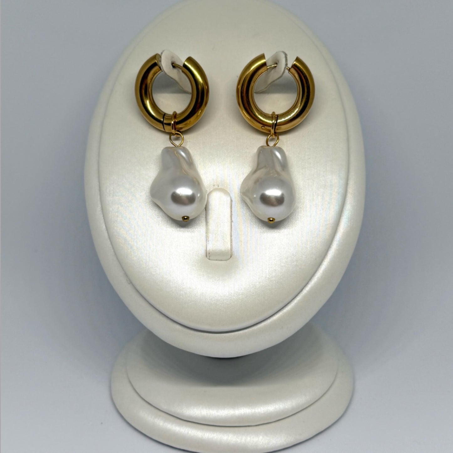 Chunky pearl drop earrings