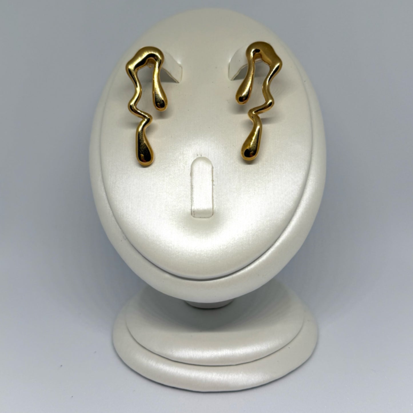 Liquid stud earrings gold