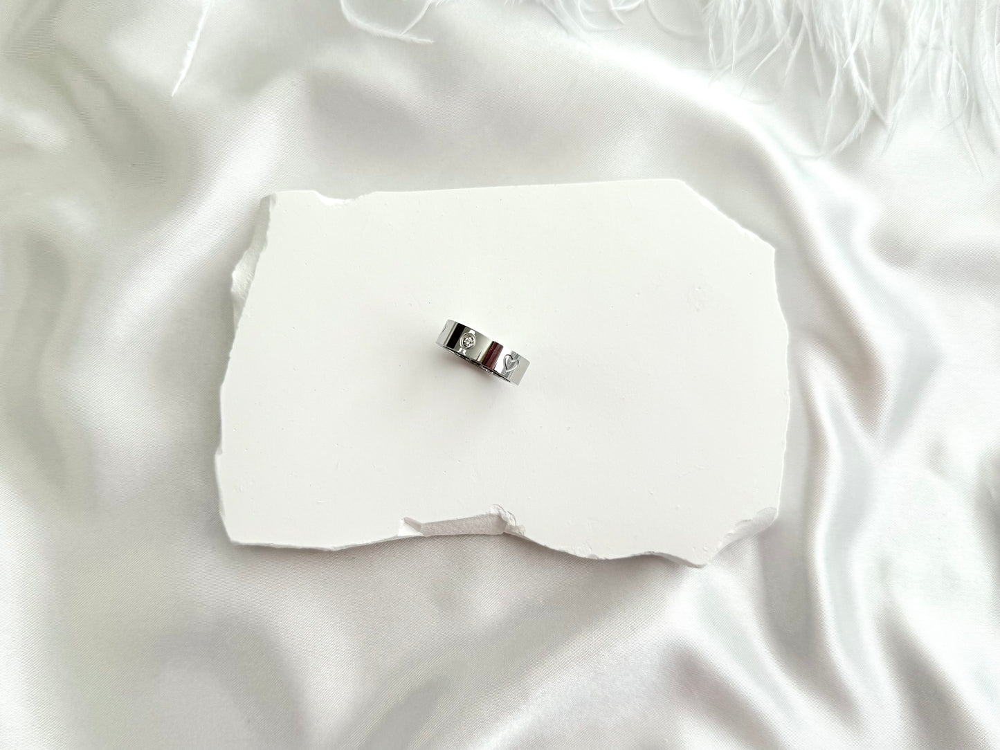 Chunky heart ring