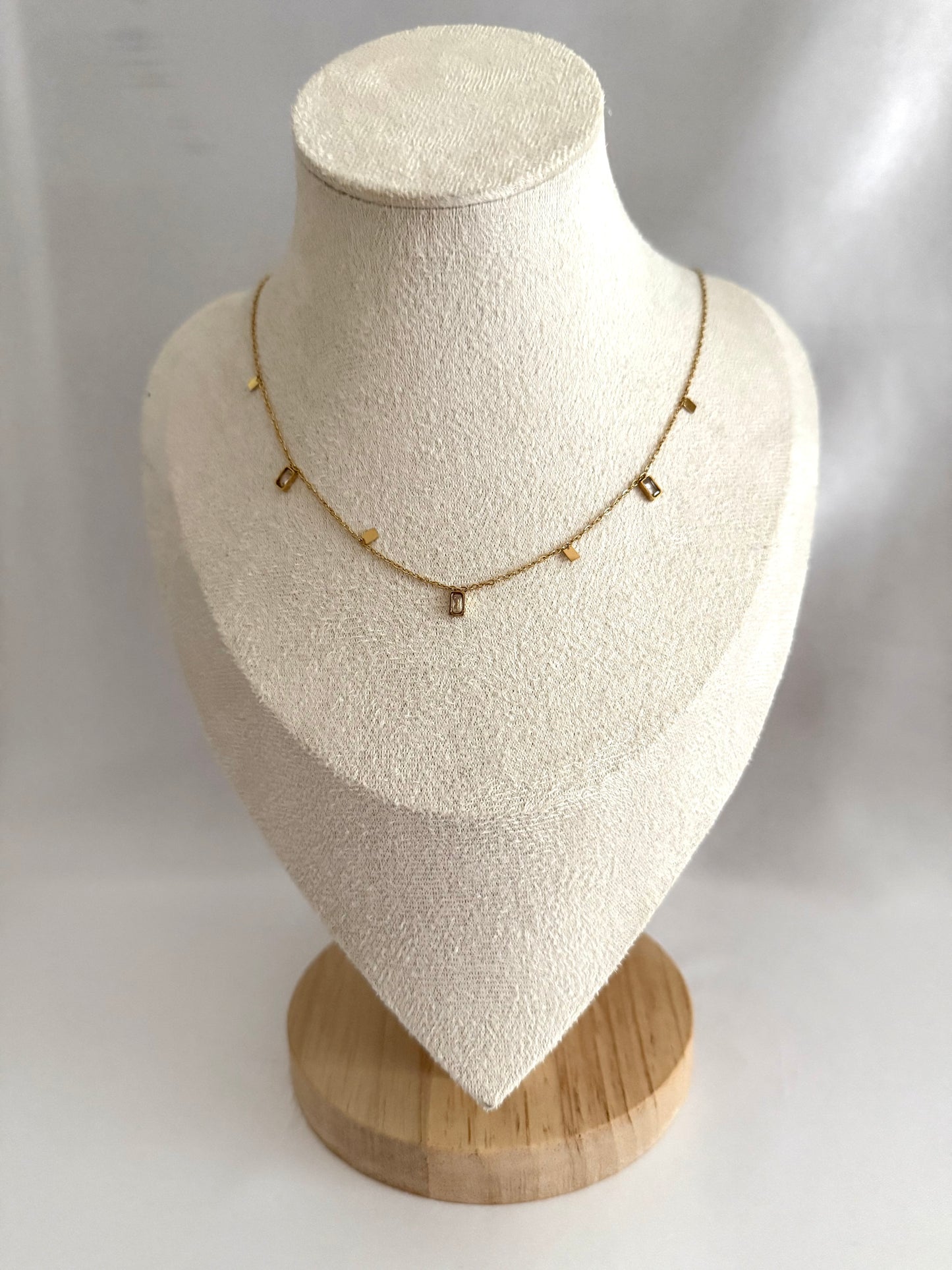 Delicate rectangle droplets necklace