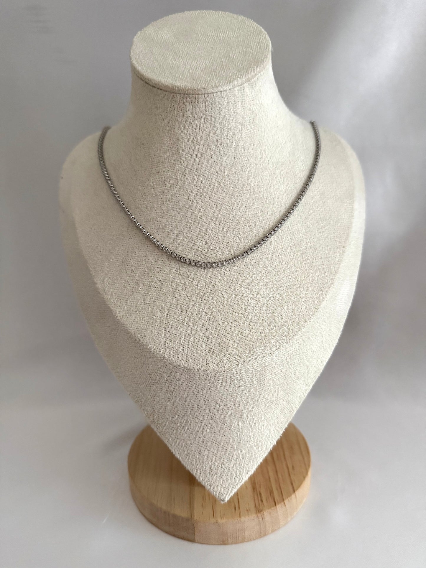 Cubic zirconia necklace silver