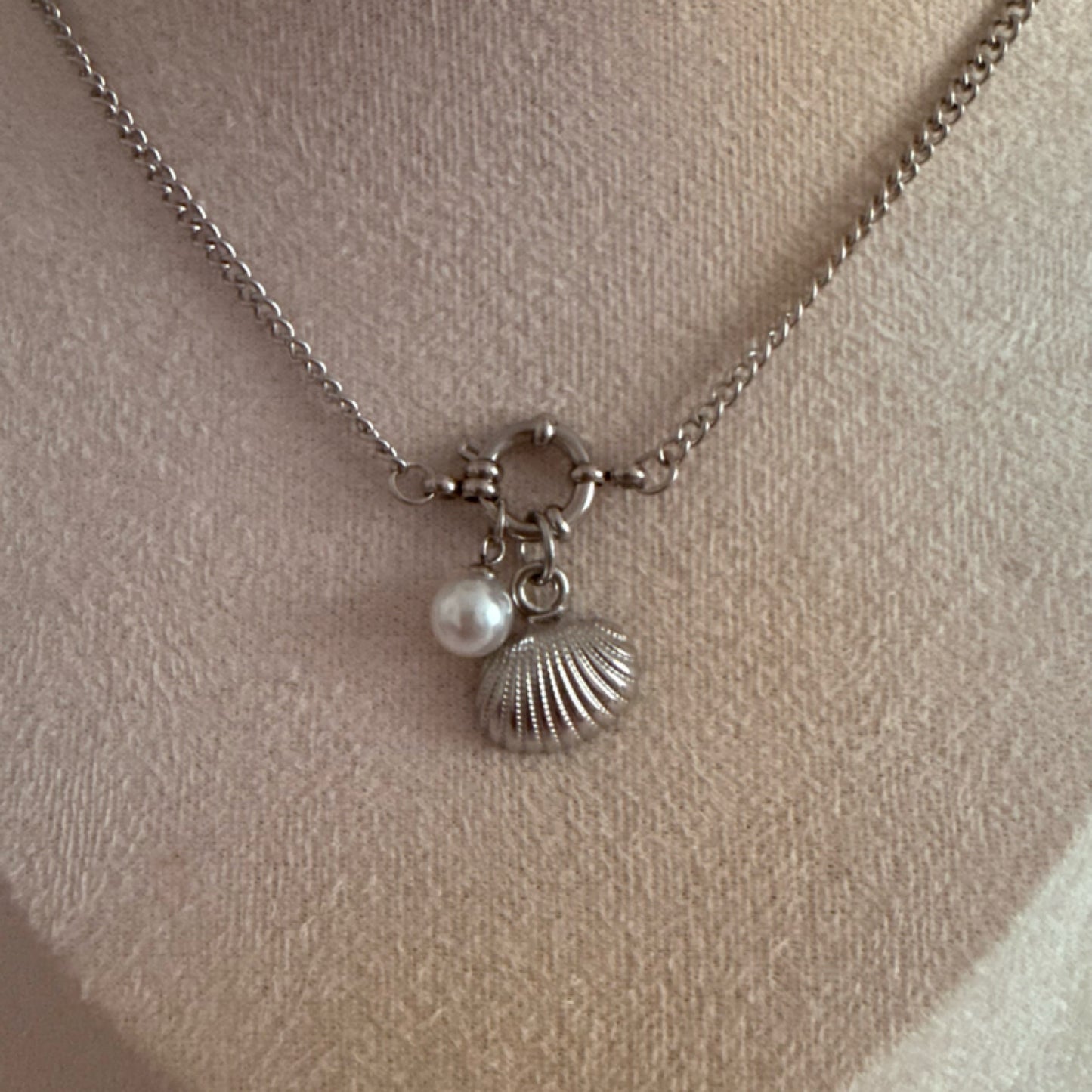 Pearl shell charm necklace silver