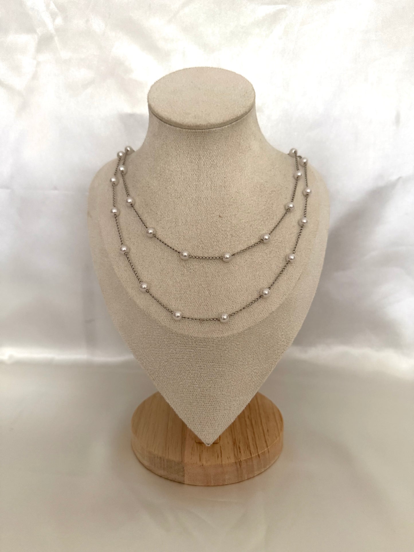 Double length spaced pearl necklace silver