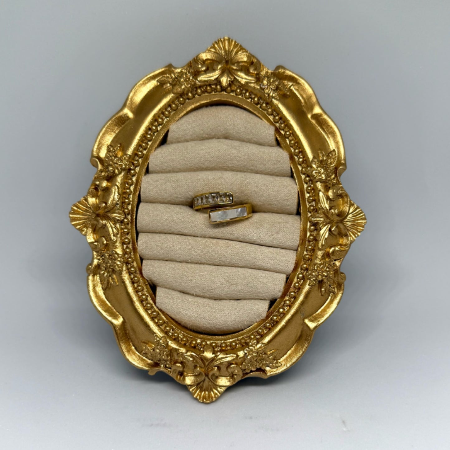 Clam shell diamond ring