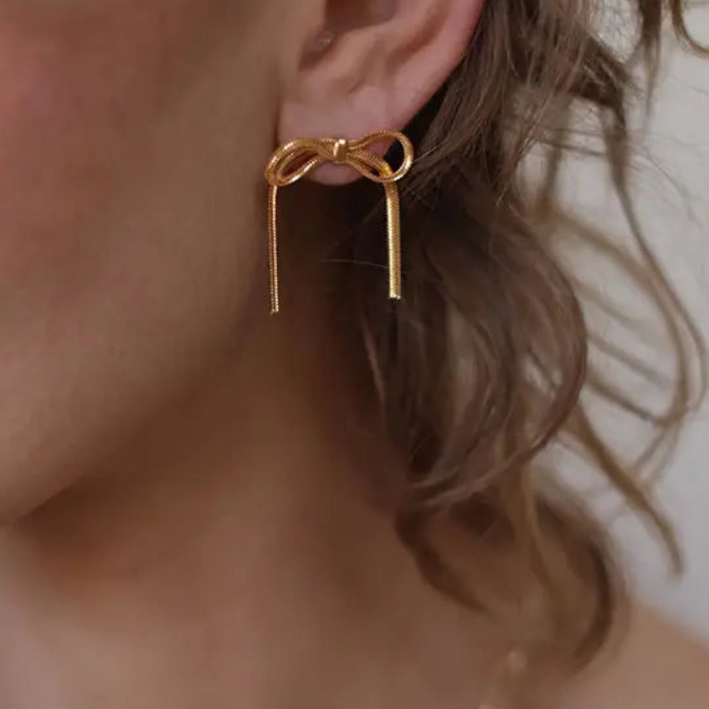 Mini bow knott earrings gold