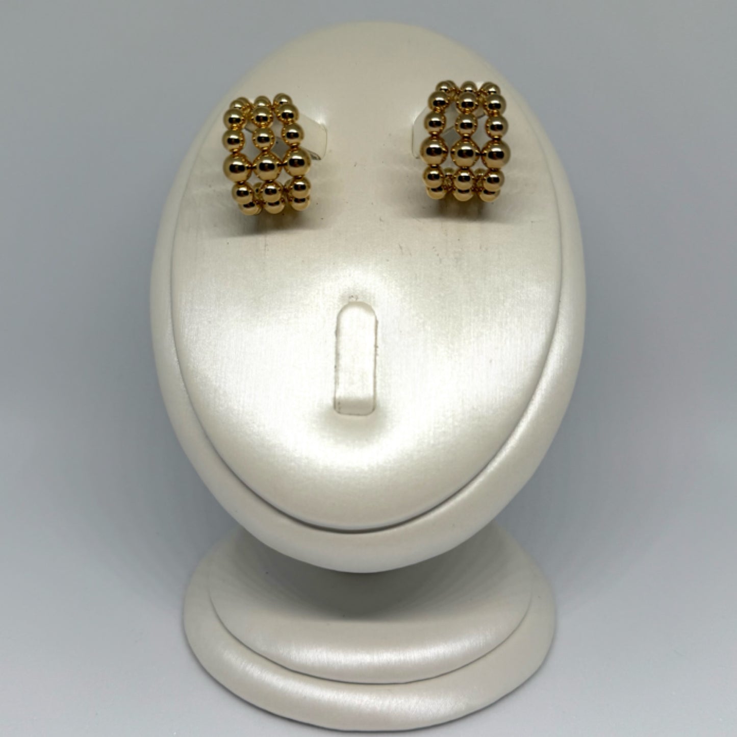 Bumpy c stud earrings gold