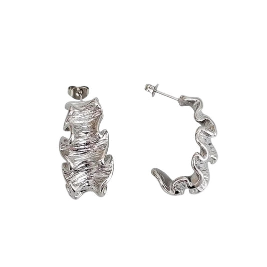 Ruffle stud earrings Silver
