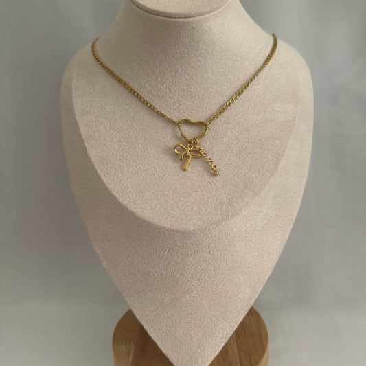 Mama charm necklace
