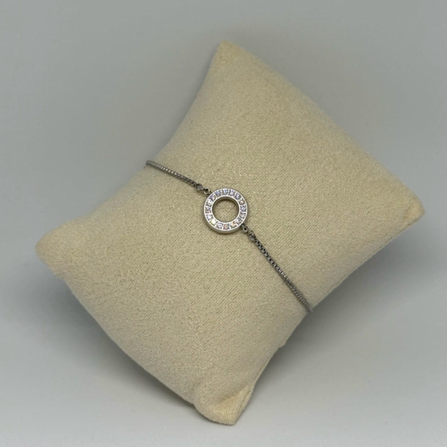 Thin o bracelet Silver