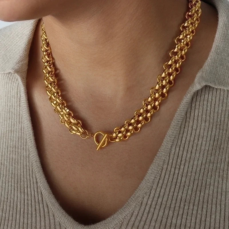Netted fob necklace gold