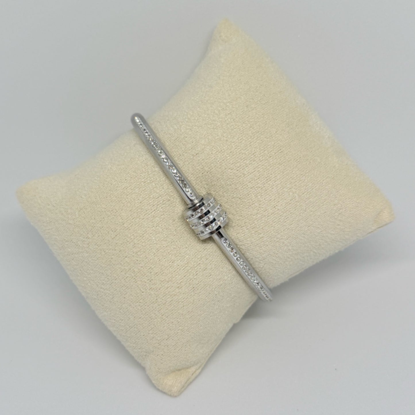 Buckle bangle silver