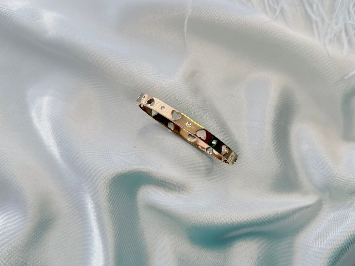 Heart hollow bangle
