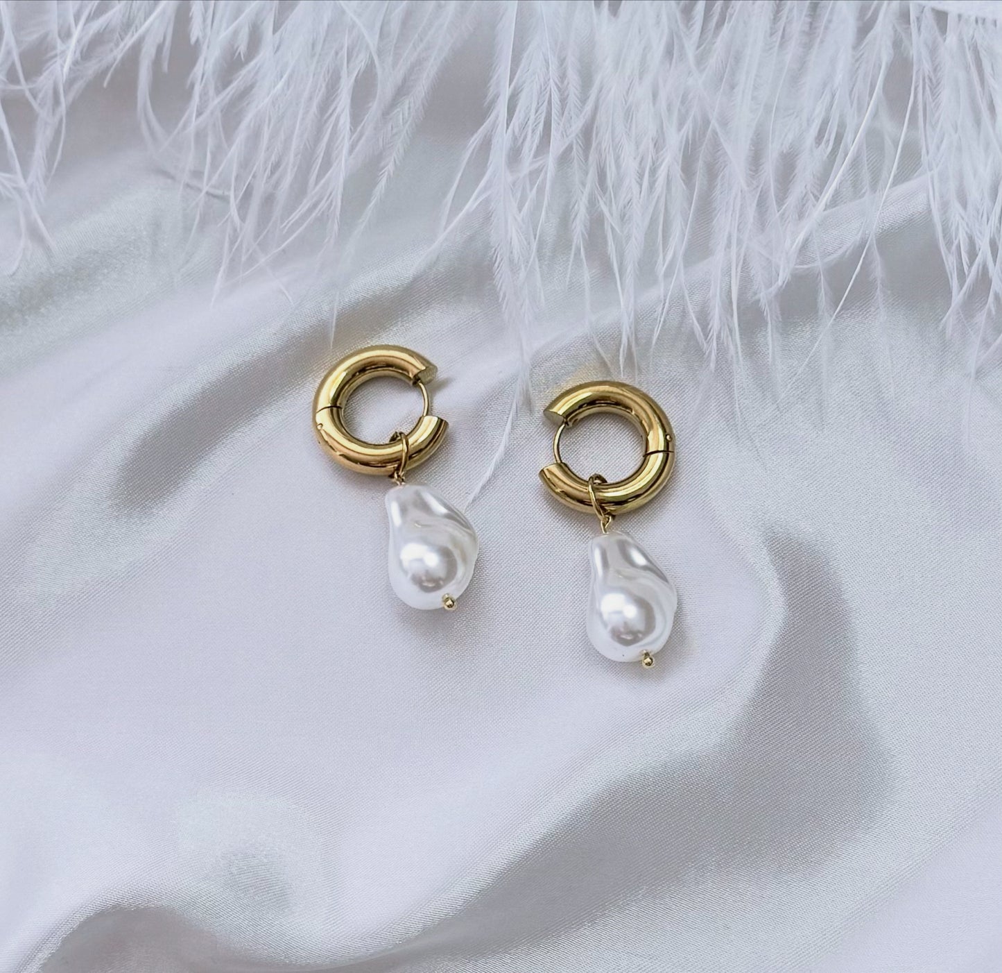 Chunky pearl drop earrings