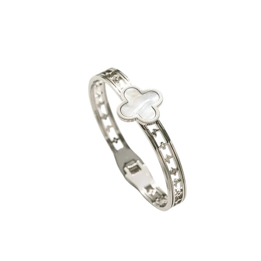 Clover clamshell white Bangle silver