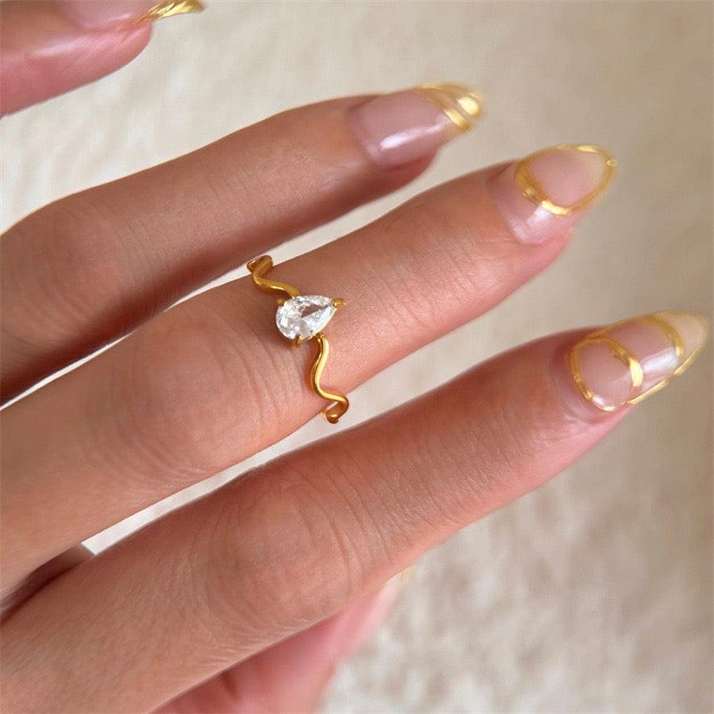 Wavy ring-gold