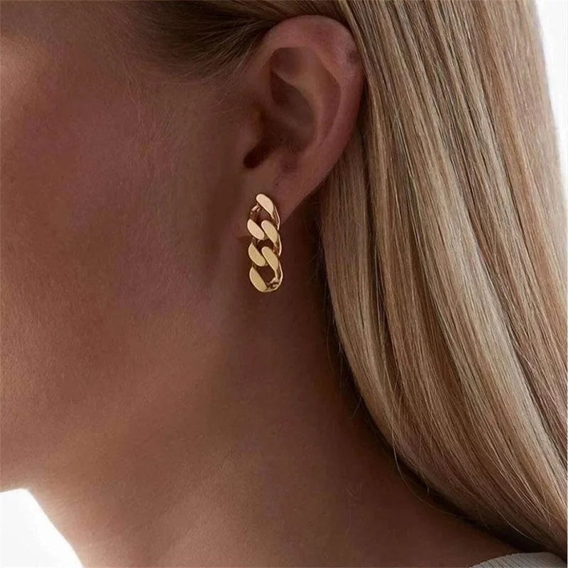 Chain drop earrings gold