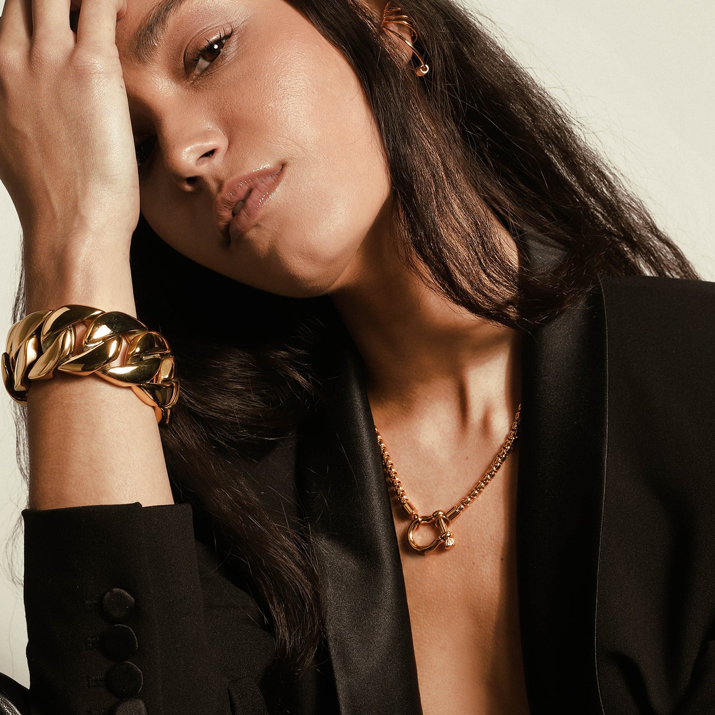 Horseshoe necklace gold